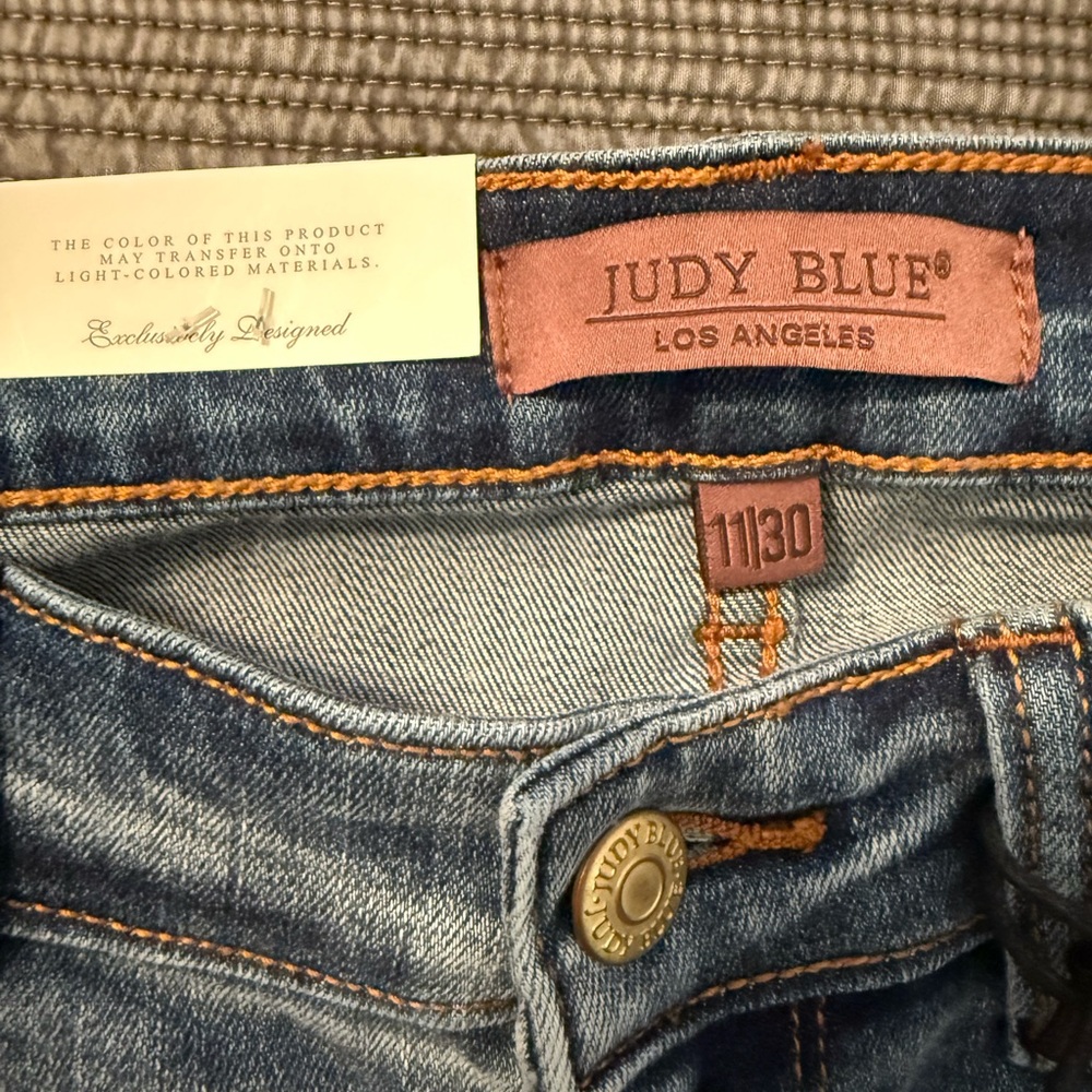 Judy Blue skinny Fit Capri Jeans Medium Blue * NEW WITH TAGS* - Picture 10 of 13